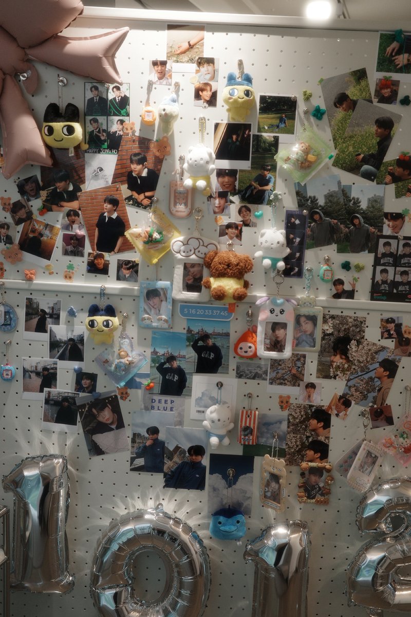 eighteez_jjong's tweet photo. 두번째 생카
여기 약간 쫌 제 방 같음....완전 제 스타일이에요 완내스..ㅋ ㅋㅋ
파티분위기가 즐거워서 기분좋았구 저도 은근슬쩍 낑겨서 박수쳤어요 푸핰ㅋㅋㅋㅋㅋ생일축하합니따👏👏
#팀딩굴댕굴_대장_종호키우기 https://t.co/AfgFyVQemC