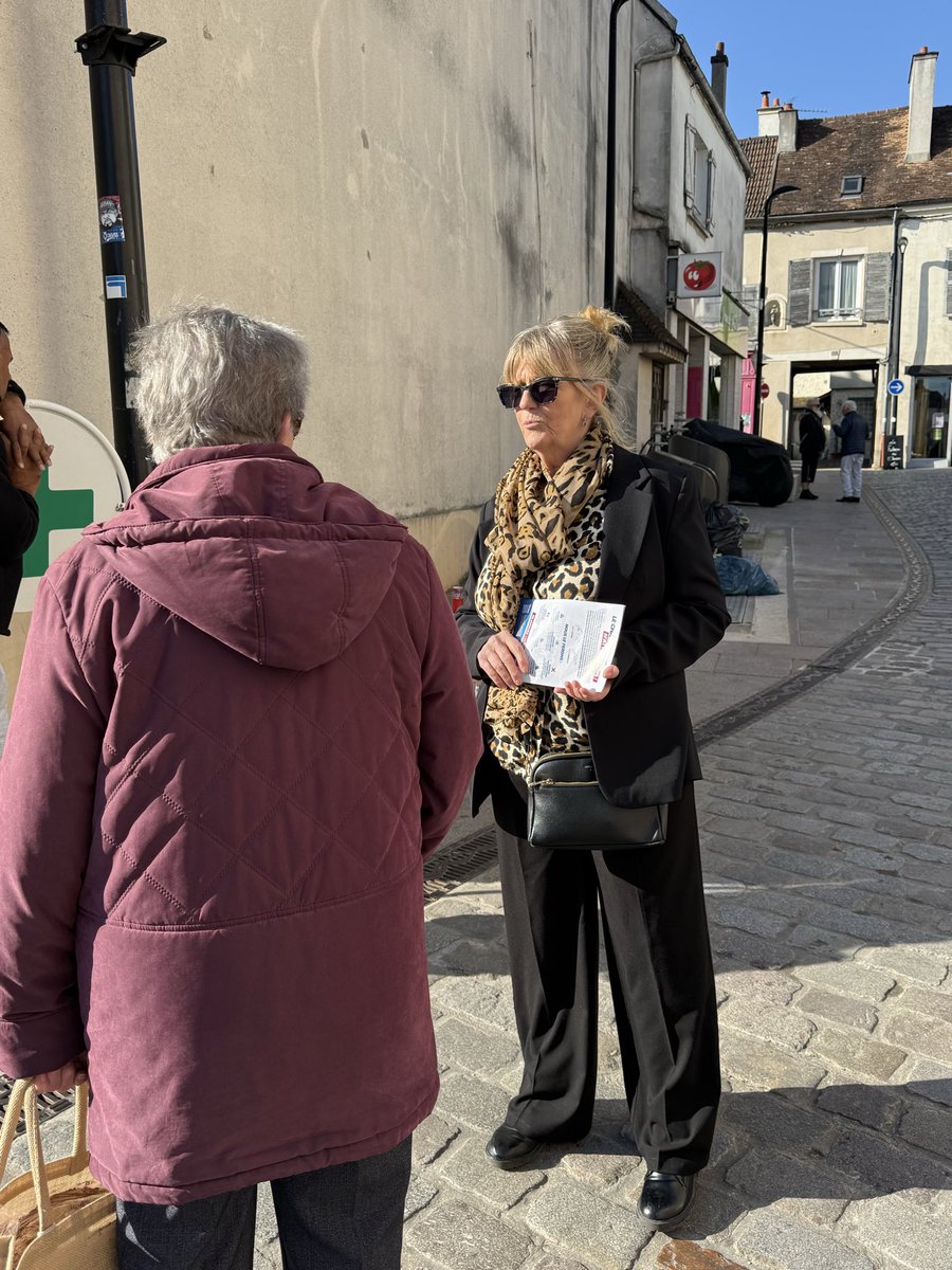 🔵 Nous étions présents ce matin sur le marché de Brie-Comte-Robert.

Toujours un excellent accueil des Briards 🇫🇷

Il est urgent de redonner une majorité parlementaire à la France : Dissolution !

#BrieComteRobert #RN77