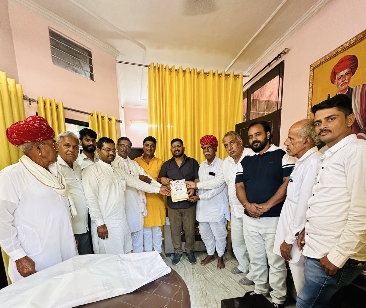 करकेडी अजमेर से पधारे जन प्रतिनिधियों से मुलाक़ात की तथा 26 अक्टूबर को करकेडी में होने जा रहे विशाल सत्संग “एक शाम ज्योतिबा फूले के नाम” के कार्यक्रम का निमंत्रण मिला !!
#chandraprakashsaini 
#cpsaini
