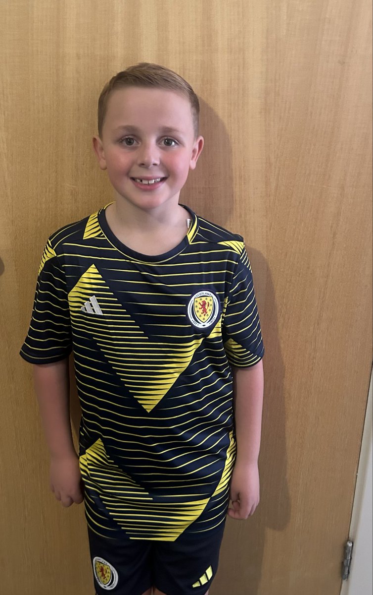 LewisMckinnon2's tweet photo. Archie boy is Hampden bound to watch the famous Scotland first international game no Scotland no party 🏴󠁧󠁢󠁳󠁣󠁴󠁿⚽️ @ScotlandNT https://t.co/QDcPCS9Tyu