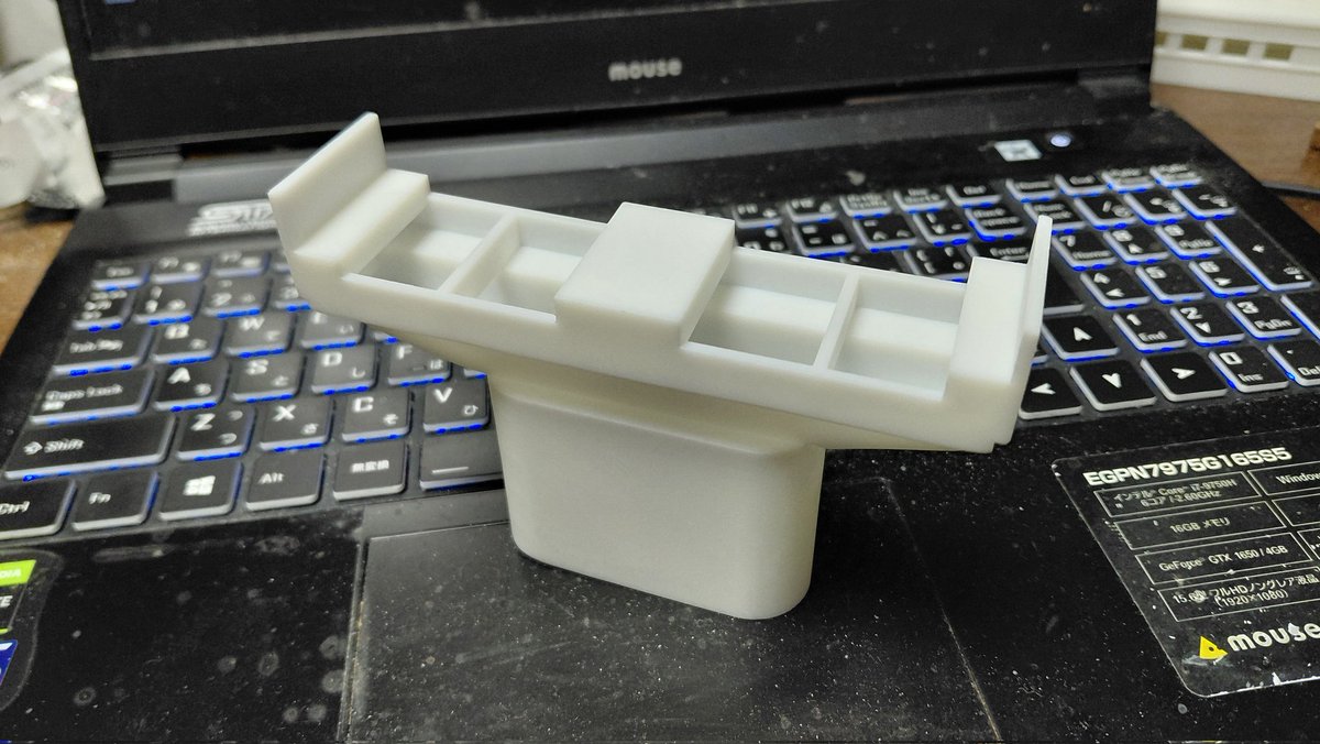 KiWRX's tweet image. #JLC3DP から自作複線PC橋脚が上がってきた！
もうこの時点でめちゃくちゃかっこいいんだけど！！
塗装して一周させるのが楽しみ。
 #改造プラレール