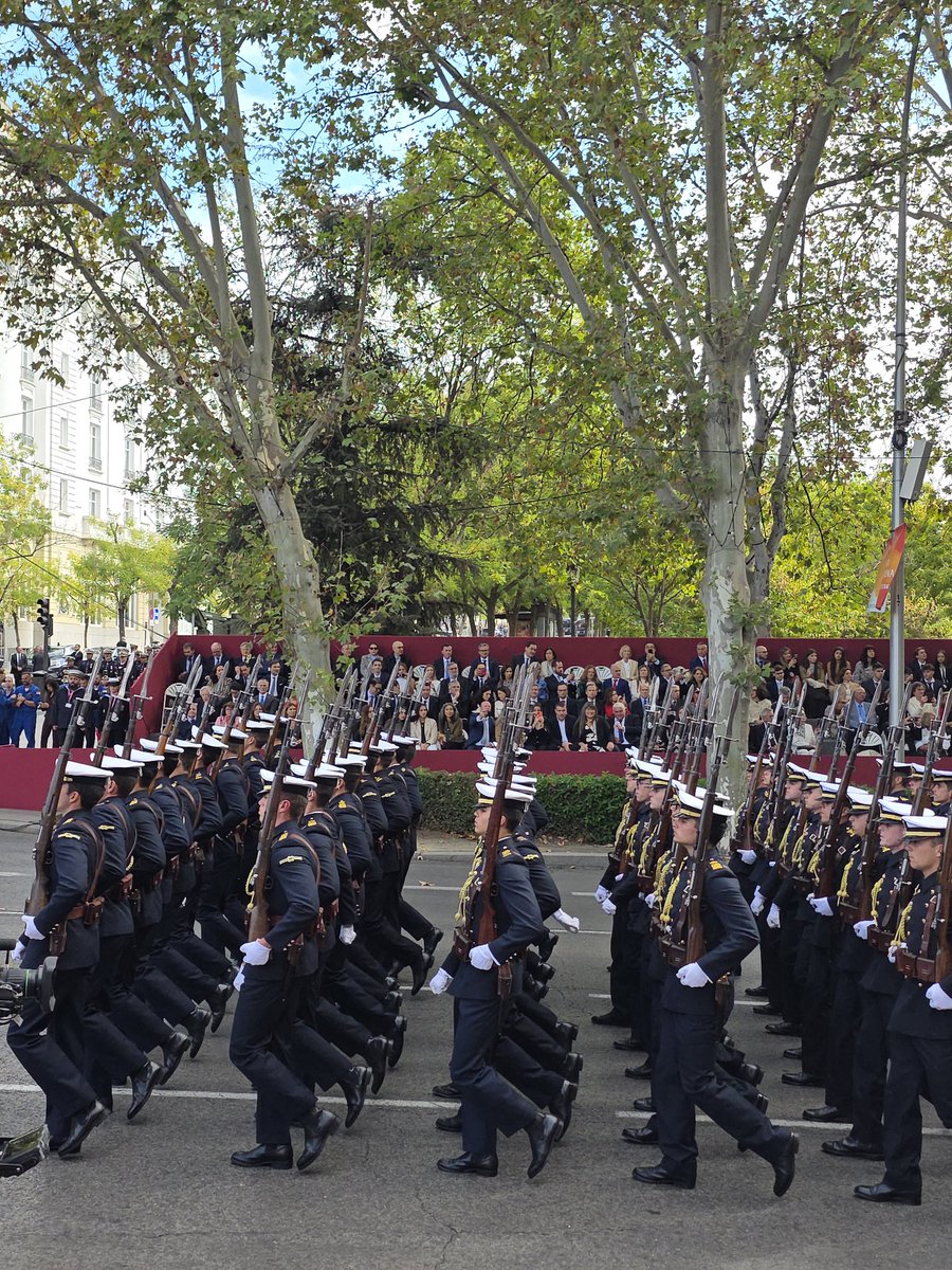 LiborSecka's tweet image. Feliz Día Nacional de #Espana! Desfile tradicional de Fuerzas Armadas en #Madrid. Felicidades a todos los españoles, un pueblo de amigos! 🇪🇸🤝🇨🇿 
@CzechEmbMadrid
