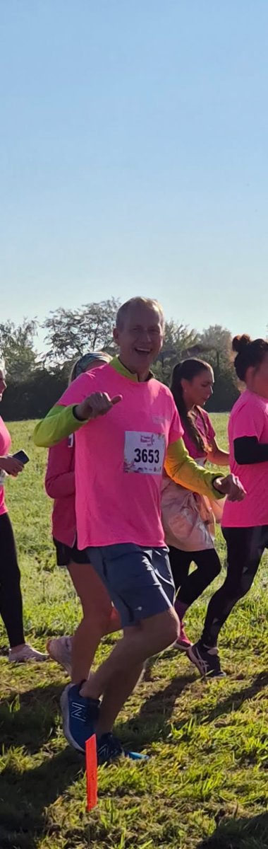 guillaumegarot's tweet image. Nous étions plus de 4500 ce matin, à Laval, pour les Foulées Roses, contre le cancer du sein. Un long ruban rose !
Bravo et merci à toute l’équipe des bénévoles.

Mais besoin de médecins radiologues pour le dépistage : en Mayenne, 1 an d’attente pour une mammographie
#OctobreRose