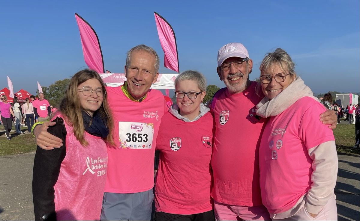 guillaumegarot's tweet image. Nous étions plus de 4500 ce matin, à Laval, pour les Foulées Roses, contre le cancer du sein. Un long ruban rose !
Bravo et merci à toute l’équipe des bénévoles.

Mais besoin de médecins radiologues pour le dépistage : en Mayenne, 1 an d’attente pour une mammographie
#OctobreRose