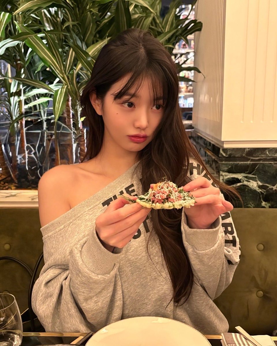 wonyoung pics tweet media