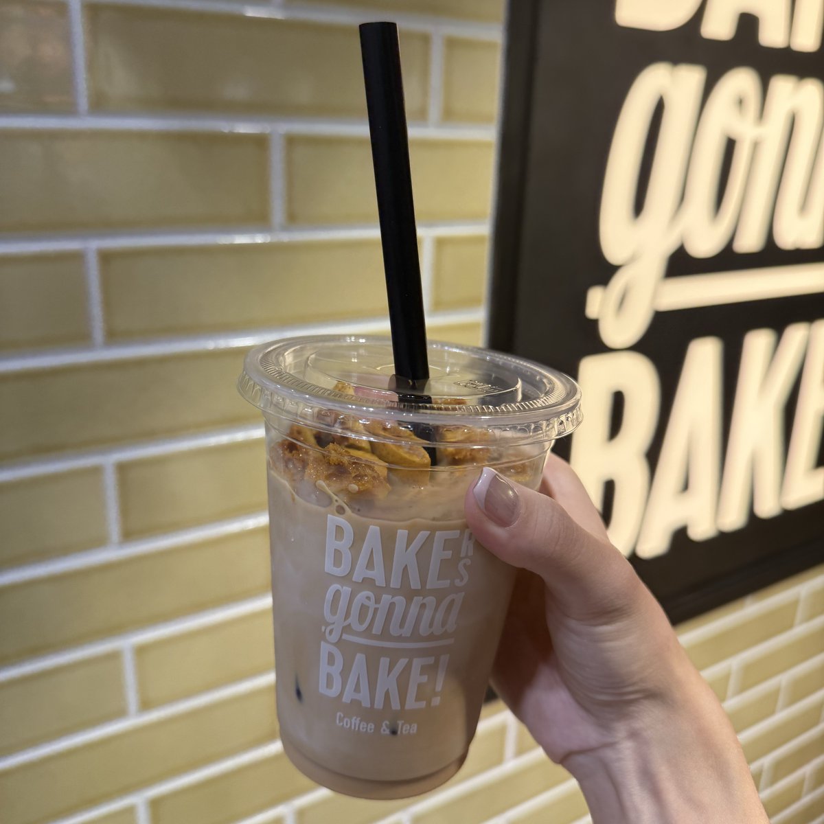 206dke_'s tweet photo. バズってたハニカムトフィーミルクティー飲んだけど美味しかった！サクサクすぐ溶けちゃって🥲また今度リベンジしたい！ https://t.co/hUkkytK5qQ