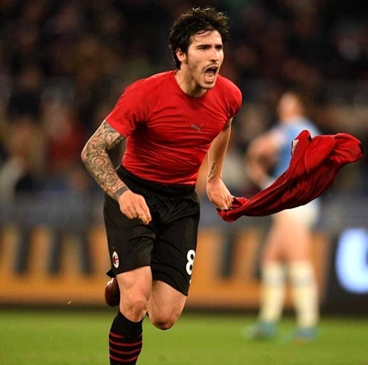 #BollettinoMilan (rimorsi&amp;rimpianti)
Ogni volta che vedo #Tonali in Nazionale mi sale una rabbia contro chi ha ceduto una bandiera, un simbolo, un capitano del Milan per i prossimi dieci anni
Per cosa? Con la scusa di rifare una rosa rifatta due anni dopo
O in malafede o incapaci