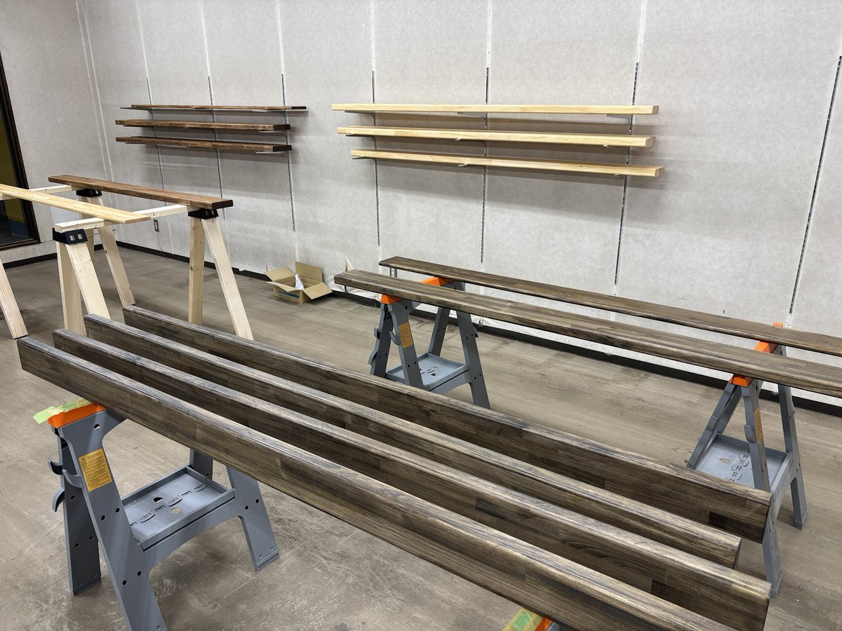 gravo_jp's tweet photo. 来週末に迫った #イーアスつくば での #Tsukuba創業Market ですが、体験用の「置き型うんてい（仮名）」3台の色を決定しました！
先日のアンケートの結果を反映し、「クリア」「ウォールナット」「黒」です。
黒は個別にご要望をいただいたので特別にご用意しましたが、めちゃくちゃかっこいいです✨ https://t.co/3J02APale7