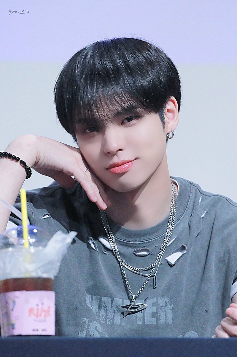 251012   ♡´･ᴗ･`♡

#BX #병곤 #CIX #이병곤 #BYOUNGGON