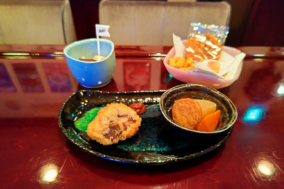 #広島市 #ゲイバー #スナックひろひろ
今日のお通し

椎茸のエビ詰めフライ  あ～んど  大根と薩摩揚げの旨煮  あ～んど  乾き物  あ～んど  フルーツちょびっと。

美味しいわよ～ん。🐷