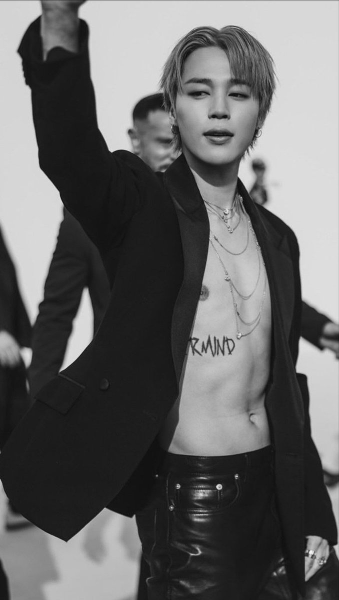 Jenn4Jimin's tweet image. Our SEXY, ELEGANT, CHIC #Jimin is The Pride of DIOR in THAT JACKET &amp;amp; Those Pants🔥👑The New Face of Modern @Dior 💛 The Main Attraction of #PFW2025💖Especially #DiorSS26🌟#JIMIN is DIOR'S Gorgeous FAB MUSE &amp;amp; Gorgeous GLOBAL AMBASSADOR💋#JiminxDior is Truly a HEAVENLY MADE MATCH👑