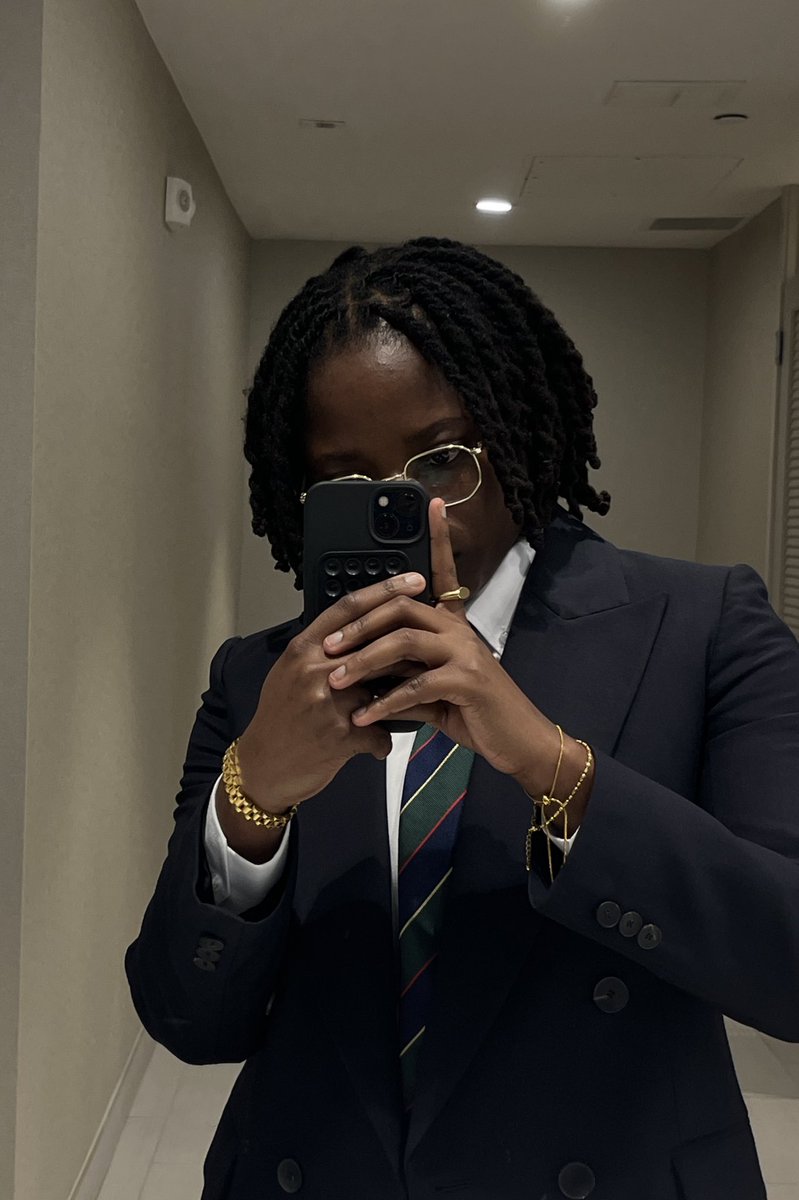 kolamisi's tweet image. I love a good double-breasted suit!