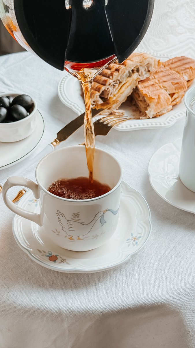 Sugar1_10's tweet image. صادق اللحظات الحُلوة وعِش
   التفاصيل الجميلة بكل حُــب 🤎 .#صباح الخير