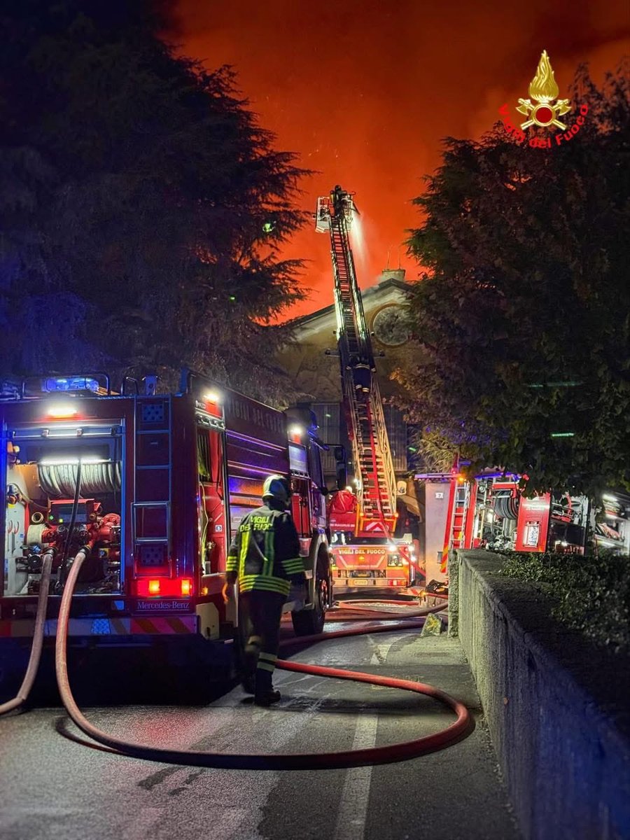 MassimoSertori_'s tweet image. Un vasto #incendio è scoppiato ieri sera nel #monastero della Bernaga a #Perego, una frazione di #LaValletta, nel Lecchese, luogo di culto dove ha ricevuto la comunione #CarloAcutis, da poco proclamato santo.
Le fiamme si sarebbero propagate per…
facebook.com/share/p/1WdXcw…