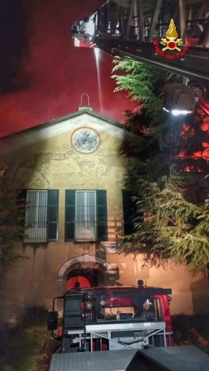 MassimoSertori_'s tweet image. Un vasto #incendio è scoppiato ieri sera nel #monastero della Bernaga a #Perego, una frazione di #LaValletta, nel Lecchese, luogo di culto dove ha ricevuto la comunione #CarloAcutis, da poco proclamato santo.
Le fiamme si sarebbero propagate per…
facebook.com/share/p/1WdXcw…