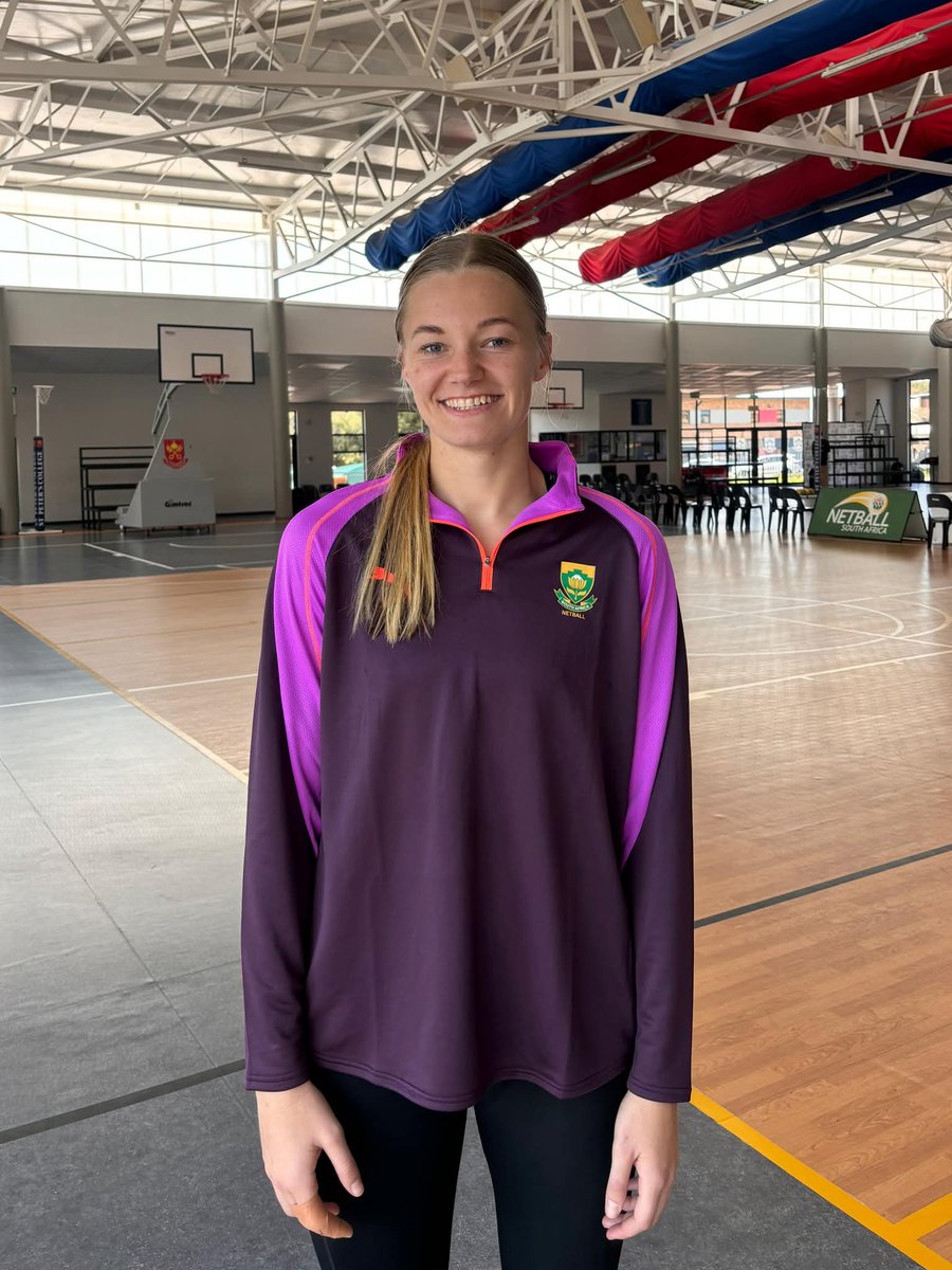 Nettydigest's tweet image. Whaaaat a debut! ✨👏🏾🙌🏾

Welcome to the big stage, Juanita van Tonder 🇿🇦

SPAR Protea #158 the start of something special 💚💛

📷: @Netball_SA

#AUSvRSA