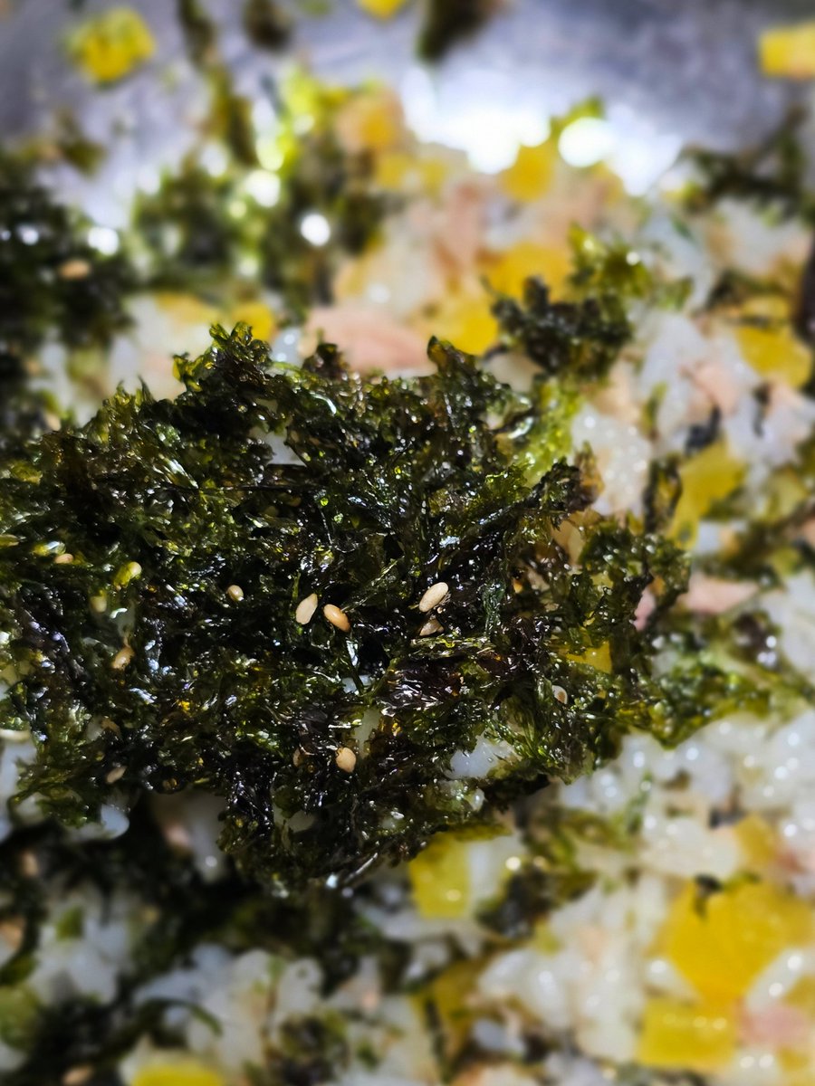 hyunxmugi's tweet image. ตามนี้ครับ มื้อค่ำของ🐢🐍 ชายโสดที่ต้องกินคนเดียว 🤭✨ เหงา? ไม่ครับ ดีแล้วㅡ ไม่มีใครแย่ง ฮ่าๆๆๆ

ไก่นี้เป็น ไก่ทอดคลุกซอสคันจัง(ซอสถั่วเหลืองและน้ำมันงา รสหวานเค็ม) ส่วนข้าวเป็น 주먹밥 หรือข้าวปั้นกำ ผมทำเองครับ

มีใครอยากได้สูตรหรือเปล่านะ?
ใส่ทูน่ากระป๋องด้วยนะครับㅡ