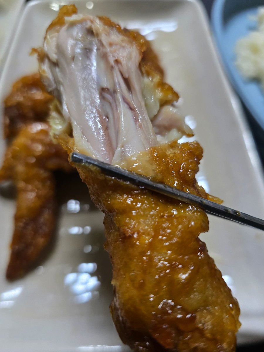 hyunxmugi's tweet image. ตามนี้ครับ มื้อค่ำของ🐢🐍 ชายโสดที่ต้องกินคนเดียว 🤭✨ เหงา? ไม่ครับ ดีแล้วㅡ ไม่มีใครแย่ง ฮ่าๆๆๆ

ไก่นี้เป็น ไก่ทอดคลุกซอสคันจัง(ซอสถั่วเหลืองและน้ำมันงา รสหวานเค็ม) ส่วนข้าวเป็น 주먹밥 หรือข้าวปั้นกำ ผมทำเองครับ

มีใครอยากได้สูตรหรือเปล่านะ?
ใส่ทูน่ากระป๋องด้วยนะครับㅡ