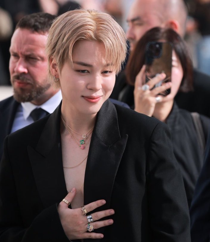 seokjinbit's tweet photo. WE CAN START TRENDING JIMIN’S BDAY TAGS NOW ARMY

#HappyJiminDay 
#OurMuseJimin
#30YearsofLove
#HeartwarmingJimtober
#1013Miracle
#ItBoyBirthday
#CutieSexyLovelyJimin
#GoodHumanJimin
#ProudofOurArtistJimin
#좋은사랑_진짜사랑_우리지민 https://t.co/KXFIUmeGFv