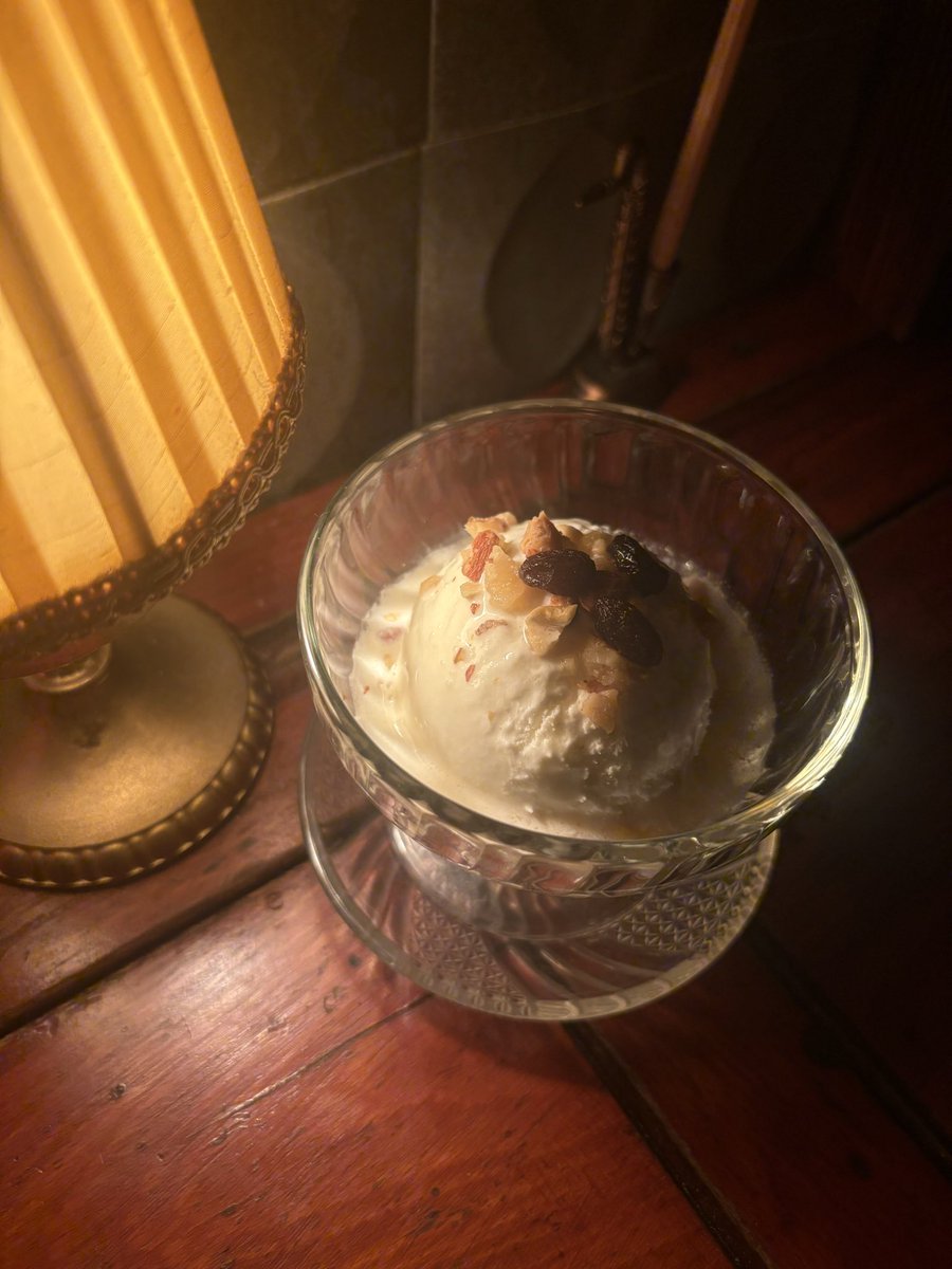 明日10／13月は朝は10:30からです！
10:30〜20時

写真はウイスキーバニラアイス。