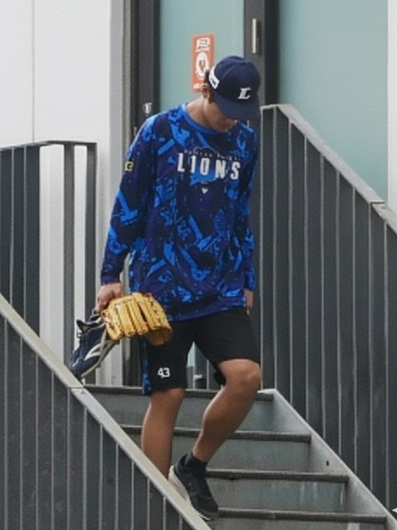 移動中の羽田くん
本日はベルド組以外はほぼカーミニにいたようでした
2025.10.12 秋季練習
#羽田慎之介