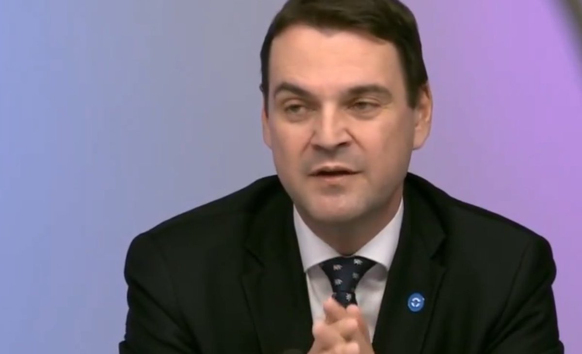 Macinka: "Filip Turek je ikonická postava Motoristů ... a dostal nejvíc preferenčních hlasů ze všech lidí, kteří kandidovali v těchto volbách... "
Realita:
Babiš - 72 000
Lipavský - 62 000
Schillerová - 39 400
Fiala - 37 000
Kupka - 34 100
Juchelka - 33 300
Richterová - 32 200