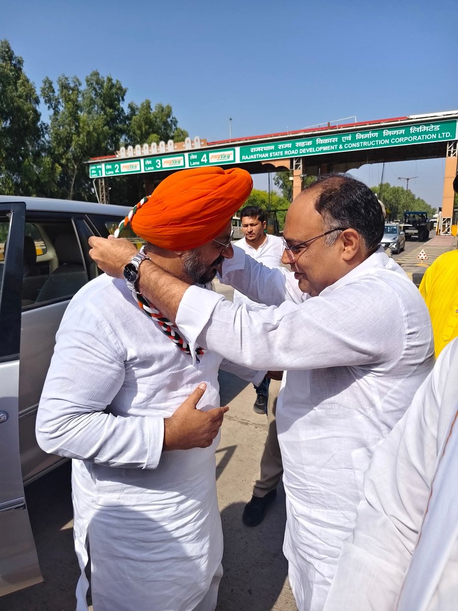आज गंगानगर जिले के AICC पर्यवेक्षक स. कुलजीत सिंह नागरा जी के सूरतगढ़ आगमन पर उनका सूत की माला पहनाकर स्वागत किया गया।

इस अवसर पर सूरतगढ़ विधायक श्री डूंगराराम गैदर जी  सहित कांग्रेस के पदाधिकारी एवं कार्यकर्ता उपस्थित रहे।