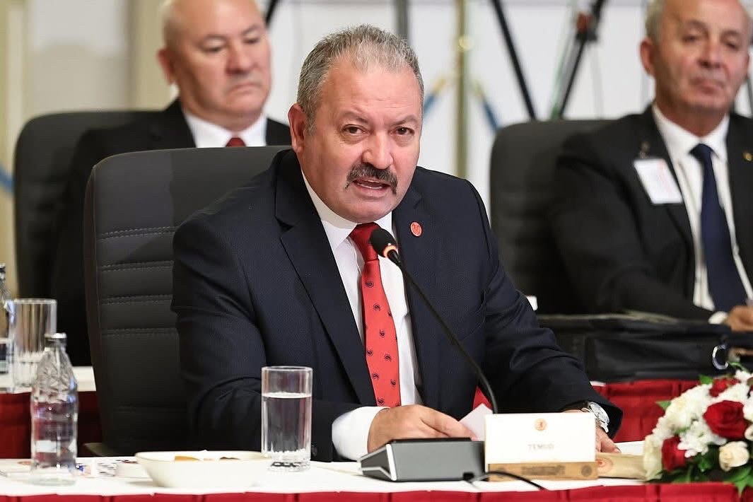 Öyle değil miydi  Mehmet Sözümüz Çukurca Geyiktepe’de üstümüze kar yağarken pusuda.
Bilmem kaç gündür sıcak yemek,Sıcak yatak yüzü görmeden ,en son çocukları göreli 8 ay olmuş 
sen demedinmi birgün bizimde evimiz olacak sabah işe gidip akşam döneceğiz.Saygı duyacaklar konuşurken