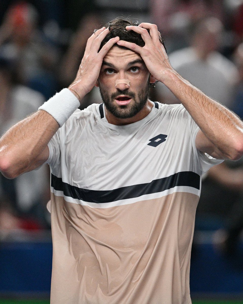 Vacherot beats Rinderknech 4-6 6-3 6-3 in Shanghai 

World #204 Valentin becomes a Masters 1000 champion, beating his cousin in the final.

What he did this week was simply outrageous.

He came here as an alternate just hoping to get into qualifying. 

He leaves as the lowest