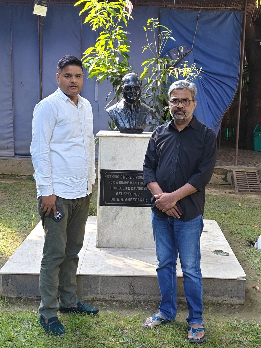 आज <a href="/ratanlal72/">Dr. Ratan Lal</a> सर से मुलाकात हुई देश-काल की विभिन्न सामाजिक - सांस्कृतिक मुद्दों पर चर्चा हुई यह मेरी पहली मुलाकात थी डॉक्टर साहब से लेकिन इतने सहज तरीके से मिले जैसे कोई पुराना साथी हों बहुत बहुत धन्यवाद सर इस मुलाकात के लिए