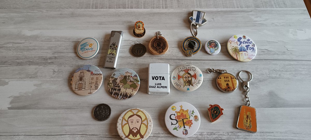 Han caigut coses com estes de part d'un familiar del barri de Carolines que ja té uns anys i és tot massa alacantí com per no compartir-ho.