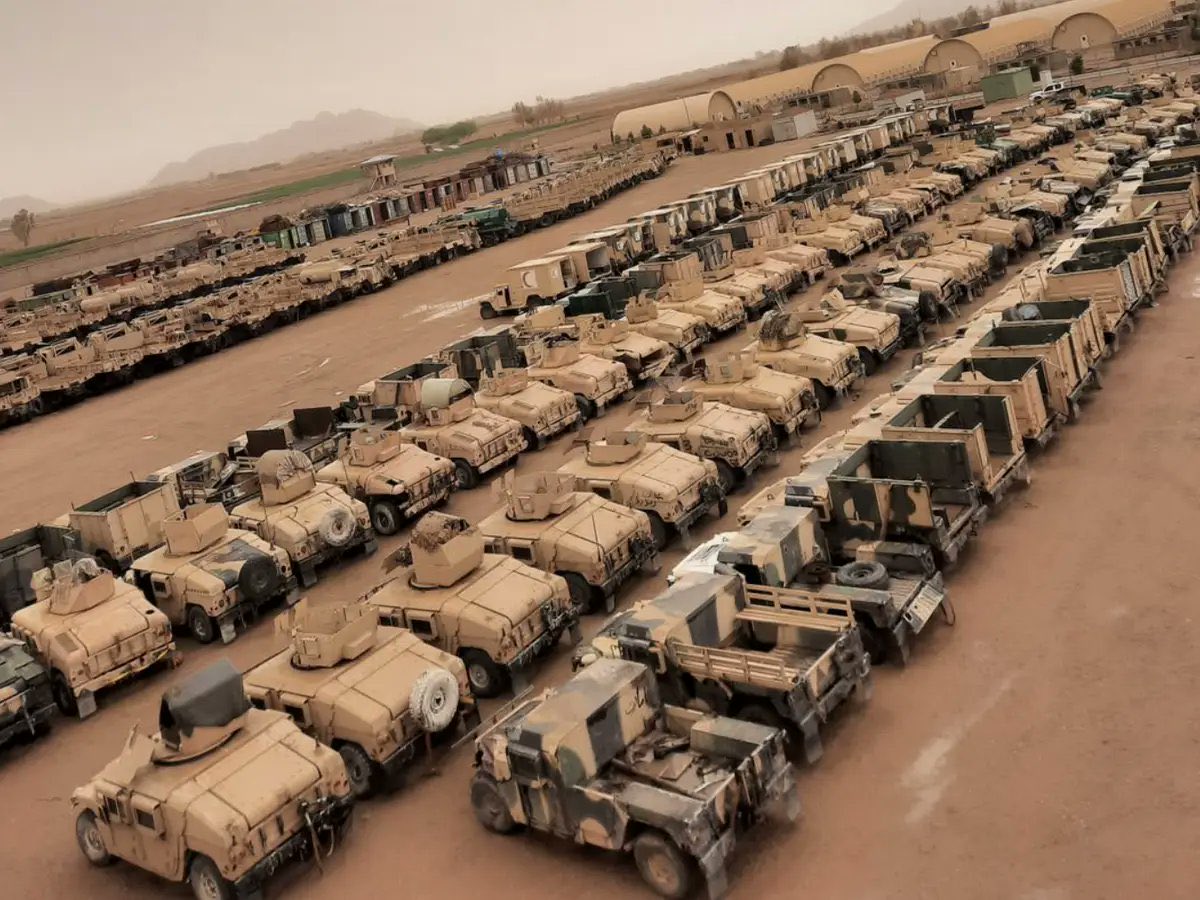 Pak_AfgAffairs's tweet image. 🚨 Remember when the US and NATO withdrew from Afghanistan in 2021, they left behind a large quantity of arms and military equipment. We&apos;ve seen these vehicles being used by the Afghan Taliban and TTP last night.