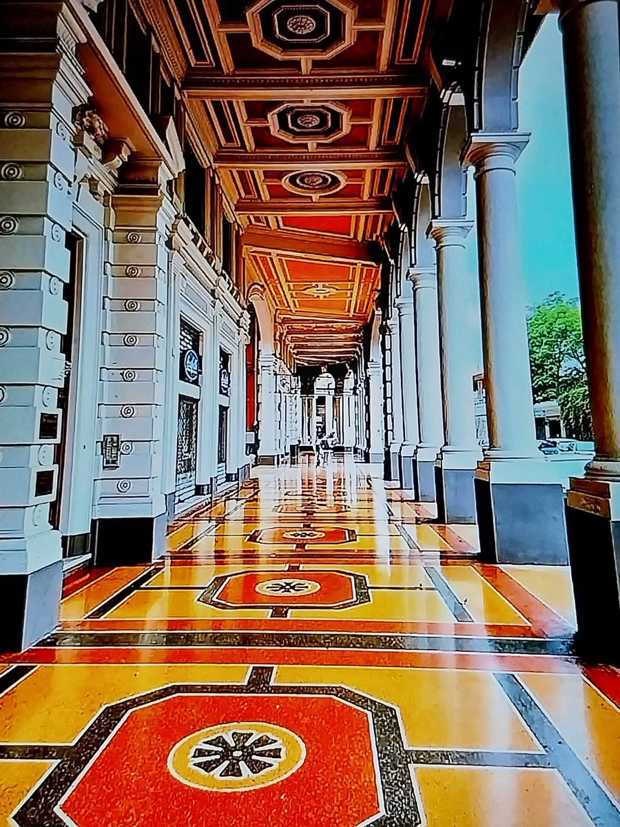 AmirArchiM's tweet image. Nice houses-Villa / Live Luxury / Stylish life. 🏠🏬🏗️🌿
The different modern buildings.
#Architecture #Villa #interior_designer #Furniture #decoration #sweet_home #modern_design #sketch #Artwork  #Geneva #Italy 

Geneva, Italy.🍂