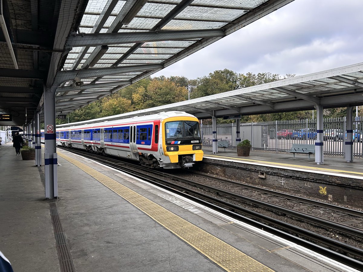 busengineer's tweet image. Nice to see 465908 for the first time today. Quite surprised, waste expecting it. Roll on London!