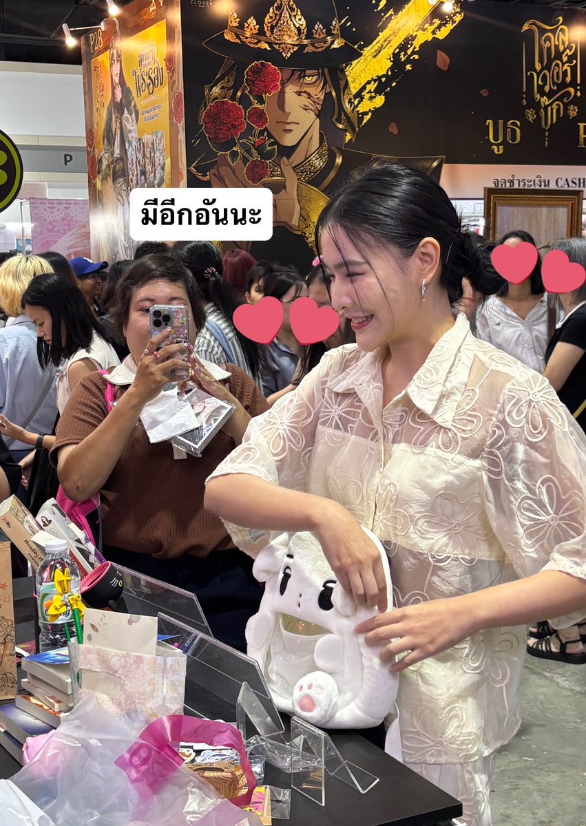 cookiewhiskyhm's tweet photo. มีเด็กมาหาคุณนักเขียนนี่นาาา พี่พันดาวมาติ่งเหมือนกันหรอคะ😆
#pundao
#reallyb
#RollerCoasterTheSeries https://t.co/jpe81PC0TX