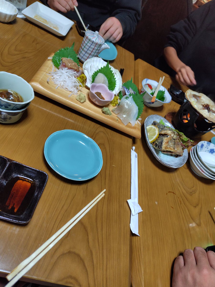nosota0811's tweet photo. 八戸の居酒屋で祝勝会からの有名人発見。
#東京23FC
#irv https://t.co/mnWhgJ6yRS