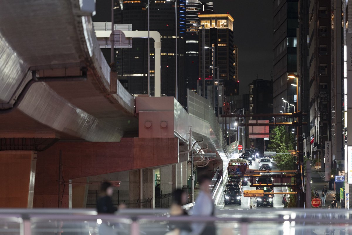 GADGET_SIZE's tweet photo. 渋谷駅前246にかかる歩道橋、駅側から池尻方面を望む。

SL3-S＋SIGMA 200mm F2 DG OS | Sports 025

ISO1600  F2  200mm  SS1/100  -0.6EV
GSTW391
※Lrで調整済
#SL3S #Leica #C2PA #CAI #コンテンツクレデンシャル #渋谷 https://t.co/zOfmOV1uV9