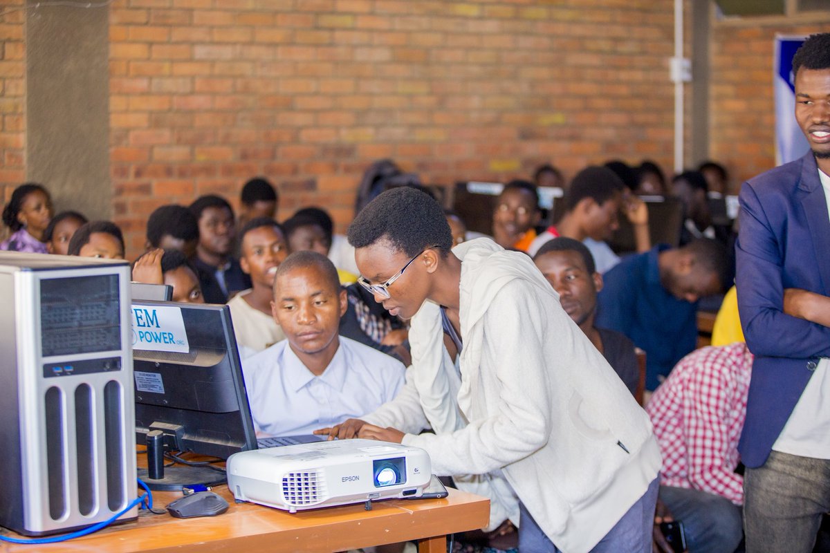 Freeti_Bdi's tweet image. From sending & receiving Sats between global Bitcoin wallets and our Made in Burundi wallet built by local devs ⚡ to engaging discussions & awards for the best open-source projects — that’s what our Campus Tech Event was all about! 🚀
Thanks @Bitnob_official & @btrust_builders