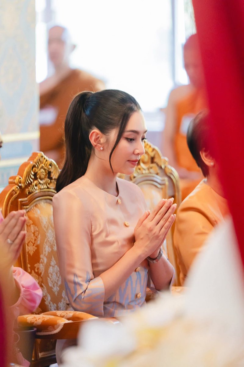 we_arebellaclub's tweet photo. 🙏🏻🤍 @bl_bellacampen ✨
#กฐินเบลล่า #เบลล่าราณี​ #bellacampen 
Cr. Facebook : พลอยกับเบล https://t.co/lnCcTyuYtG