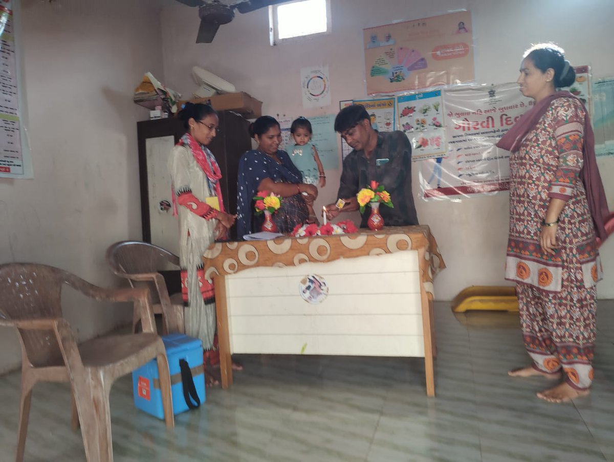 HwcBantiya's tweet image. 💦 પોલિયો રવિવાર 💦
આજ રોજ આયુષમાન આરોગ્ય મંદિર બંટીયા, ઘંટીયા અને નવલખી ગામ ખાતે સરપંચ શ્રી હસ્તે પોલિયો બુથ નુ ઓપનિંગ કરવામાં આવ્યું અને પોલિયો ના ટીપા પીવડાવા મા આવ્યા..#poliosunday #PolioDrops #PolioAwareness #poliomuktbharat