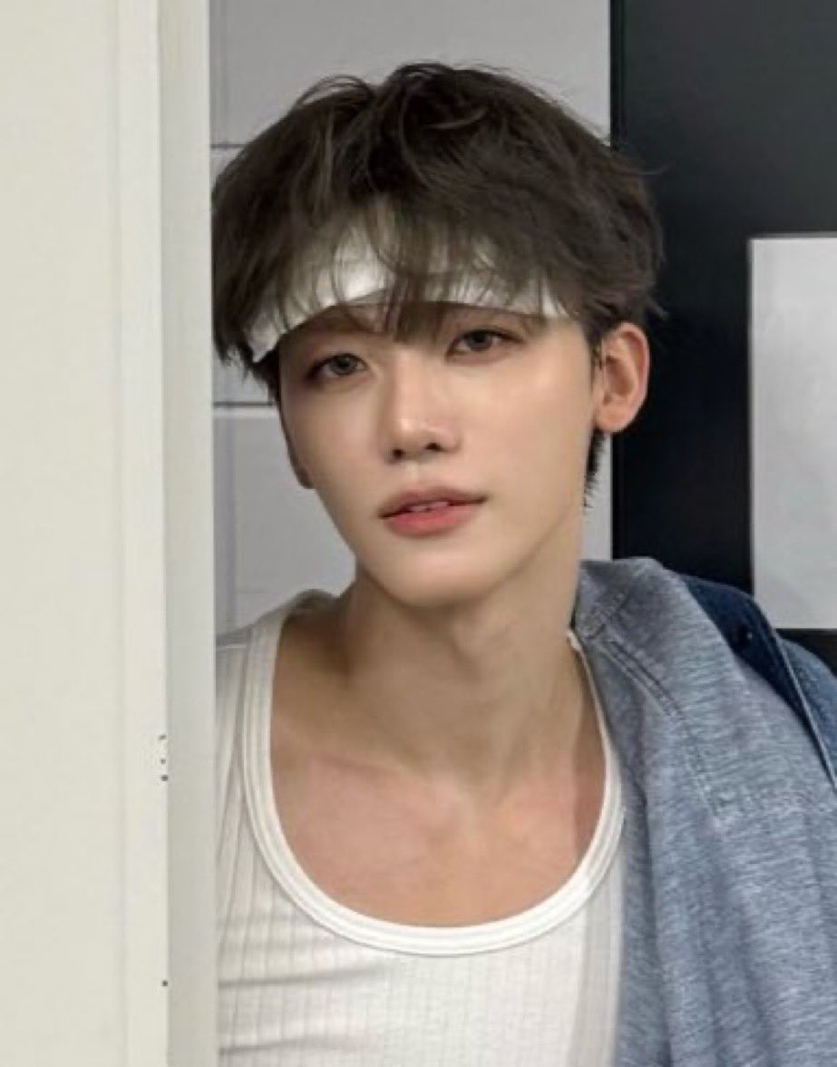 reflectionjj's tweet image. 재노야 잘 가따와........ 

                                     아픈남친 두고 출근하기 빡세다