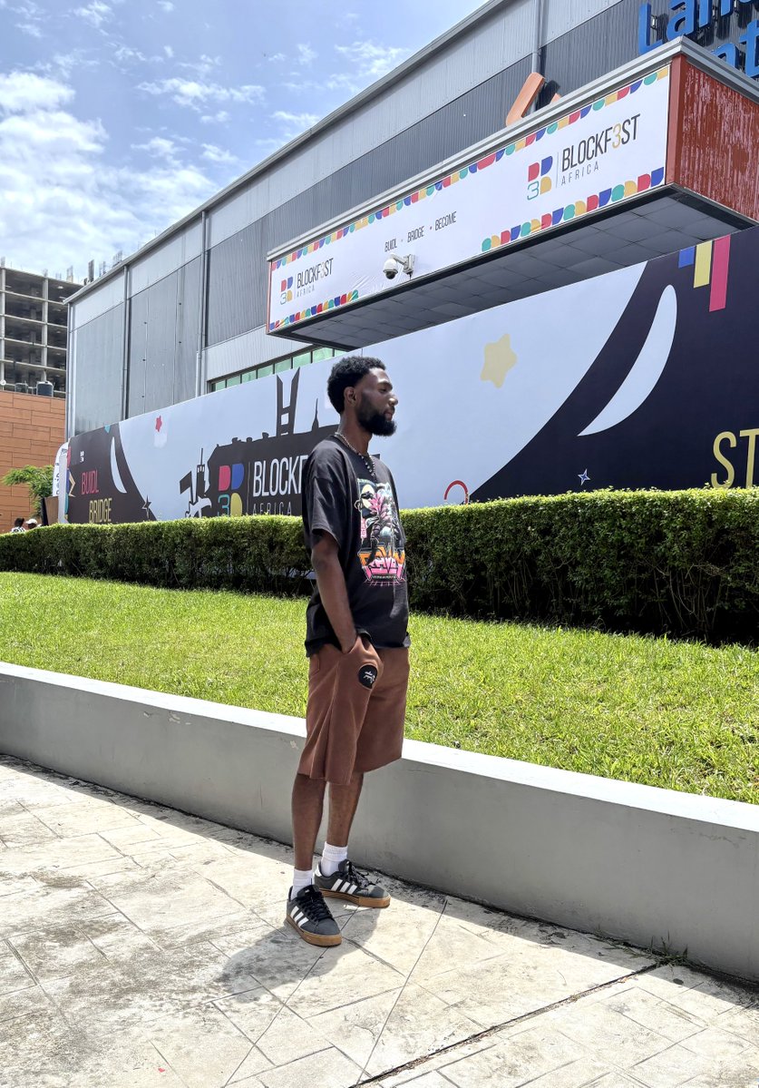 official_pap_'s tweet image. GM to all who GM, Happy Sunday Guys

My To-do list for today :

- Firstly This Gm post

- Then make noodles (Done and Dusted)

- Edit the pictures I took with my camera at
Blockfest yesterday

- Make swaps on @rainbowdotme

- Edit some fashion images that needs to             be…