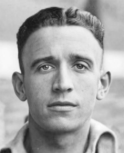 GadaboutU's tweet image. Remember former #MUFC forward Jimmy Hanlon, born today in 1917.
He signed as a trainee in &apos;34, making his debut in &apos;38. His career curtailed by WWII, Jimmy struggled to get into the post-War side. With 22 goals in 69 games, he went to Bury in &apos;48. Jimmy died in 2002, aged 84, RIP