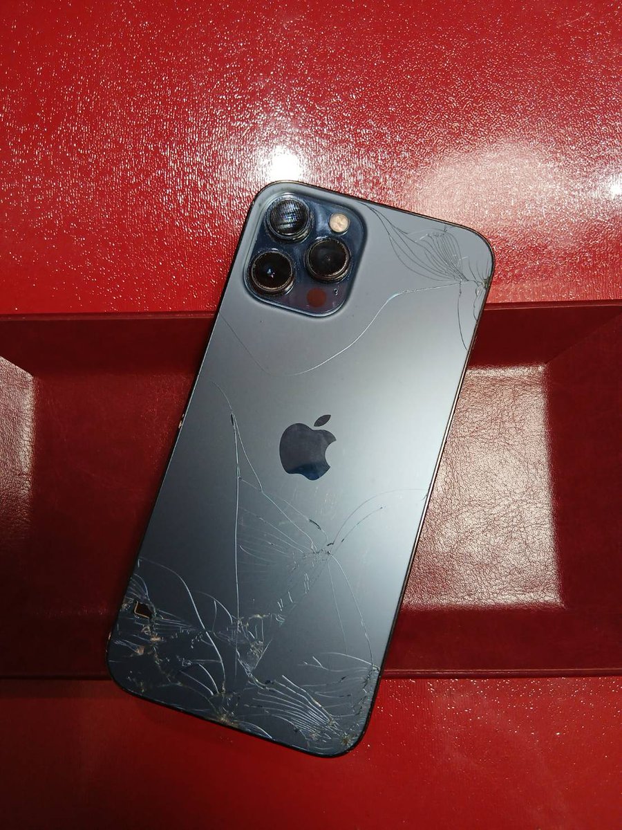 iphone_shoten's tweet image. ▼超お買い得SALE品▼

＼iPhone12 Pro Max 128GB バッテリー72%！！！／
背面にわれがあるのでカバーすれば問題ない！という強者求ム！💦
ProMaxにしては異例激安の
🚨税込38,000円🚨

在庫詳細確認は
☎️03-6205-5349
まで！

※こちらの商品売り切れ次第終了となります。
#iphone12ProMax #中古