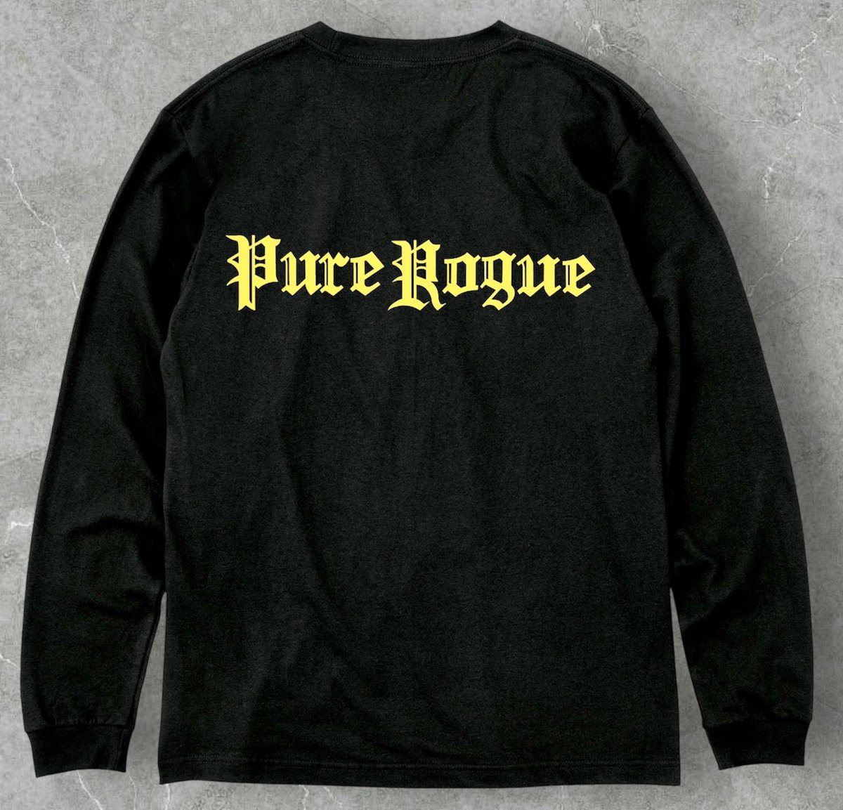 purerogue_2018's tweet photo. 🍁 秋のロングTシャツ発売🍁
🗓️ 10/15(水) 20:00〜販売開始🔥
本日ご紹介するのは2種類目「スマイルローグ」です☺︎
スマイルマークをラインストーンにしてのパワーアップ💎💪
そして定番のデカPロゴ＆迫力あるバクプリでカッコ可愛い一枚に！
📏 サイズ：S〜2XL（全5サイズ） https://t.co/U0XKVDHNS8
