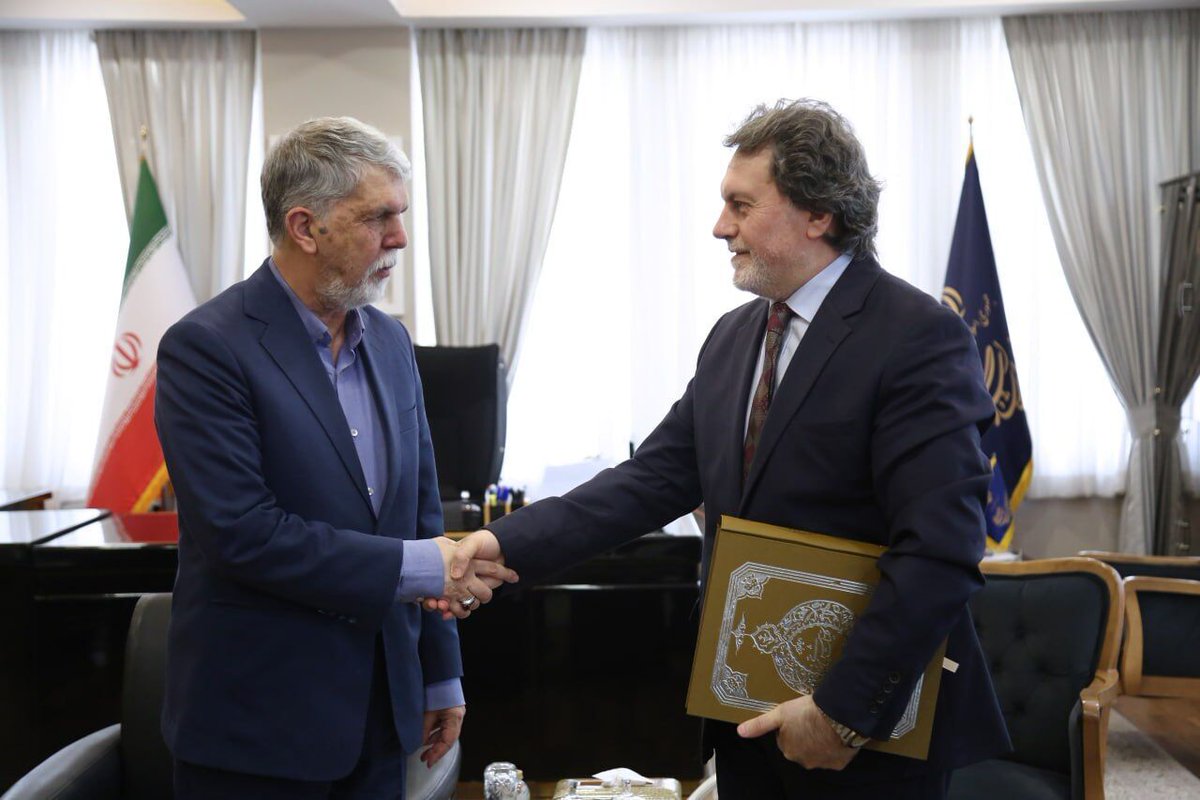 theirantimestur's tweet photo. İran Kültür Bakanı: Türkiye ile 2025’te ortak kültürel etkinlikler planlıyoruz.  
“Rahmet Peygamberi Festivali” önerisiyle sanat ve ilahiyle anma vurgusu.  
#İran #Türkiye #Kültür2025 #HzMuhammed1500 #İslamDünyası https://t.co/QMMh86YXeB