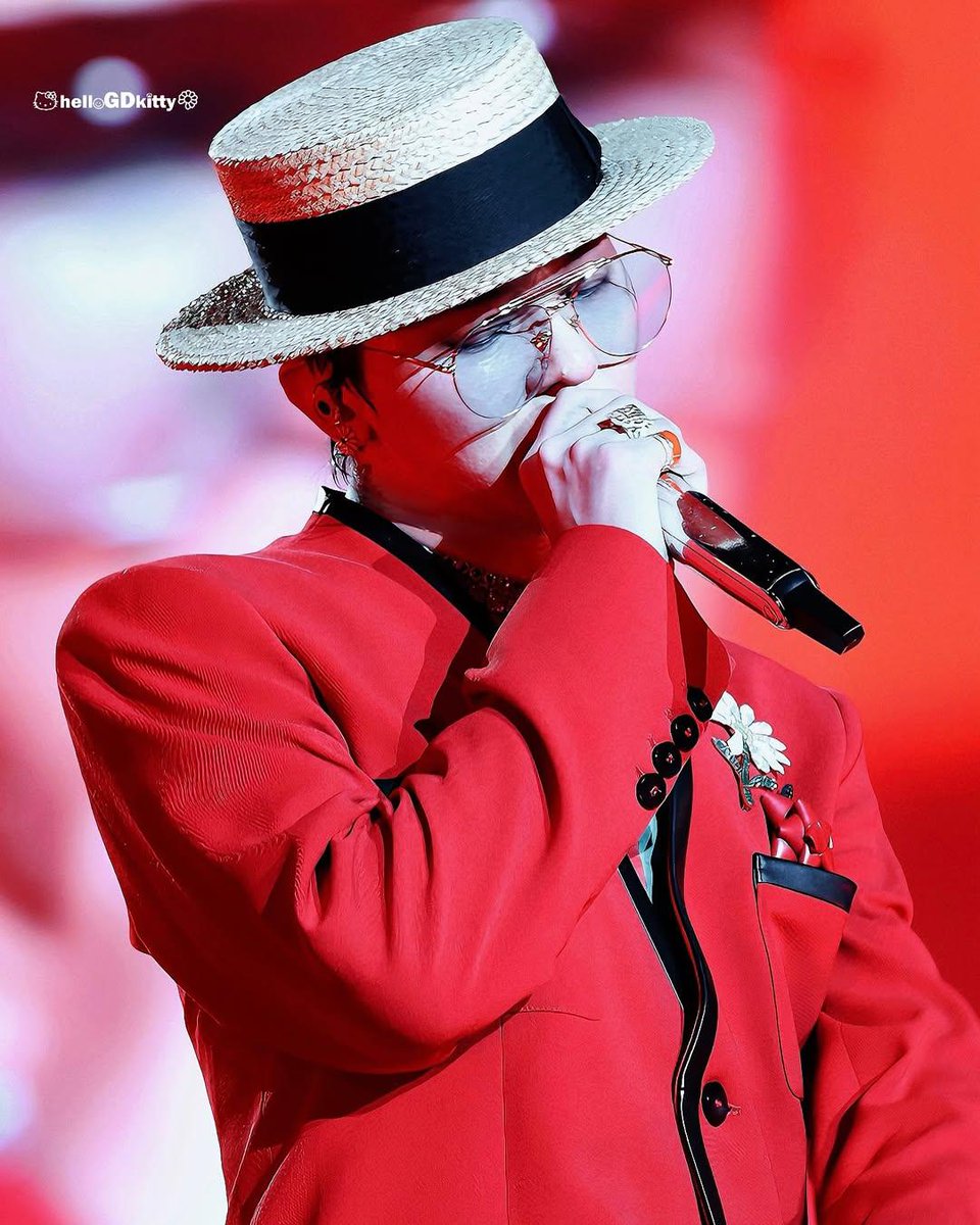 ETERNALLYFORGD's tweet photo. So cute…!!!! Ahhh, he’s too much…!!! 😉🌹
#GDragonSGP2025 #GDGrandPrix
#GDRAGON #지드래곤 @IBGDRGN https://t.co/BPS0jWdYP5