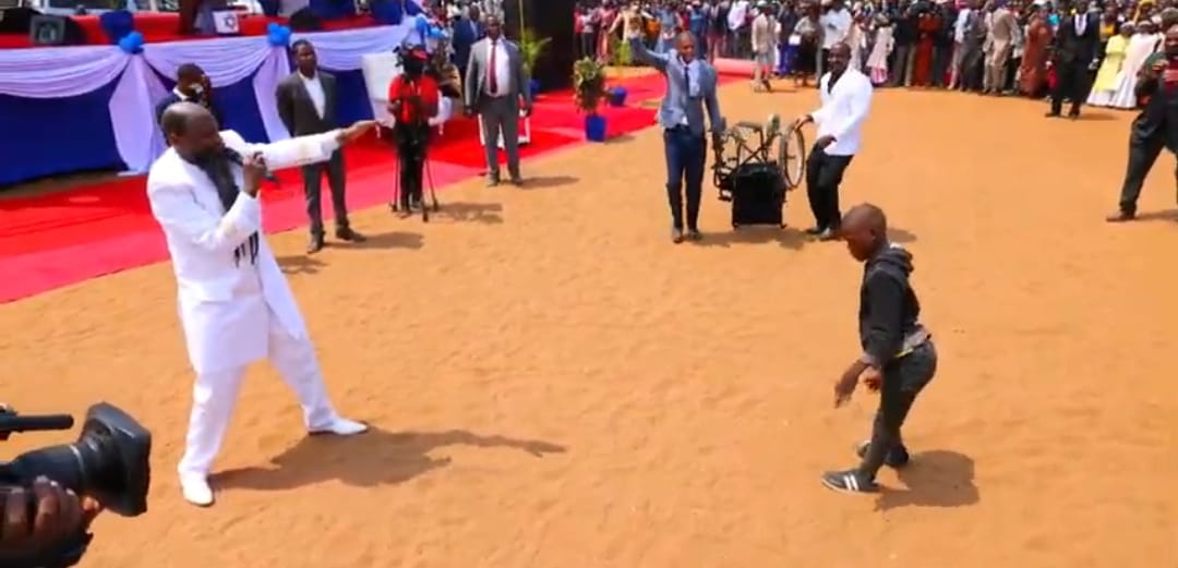 RudoRepent2's tweet photo. MIGHTY HEALING SERVICE IN MAPUTO, MOZAMBIQUE - OCTOBER 12, 2025 | PROPHET DR. OWUOR 🇲🇿
🌿🎉🔥👏
Biblické zázraky sa opäť opakujú! Mocná Ježišova krv ďalej tečie.
Ježiš Kristus je najlepší lekár.
#HealingFromMozambique
🇸🇰🎺🇸🇰

https://t.co/liznAsaNal https://t.co/uQPwn8Gwlj