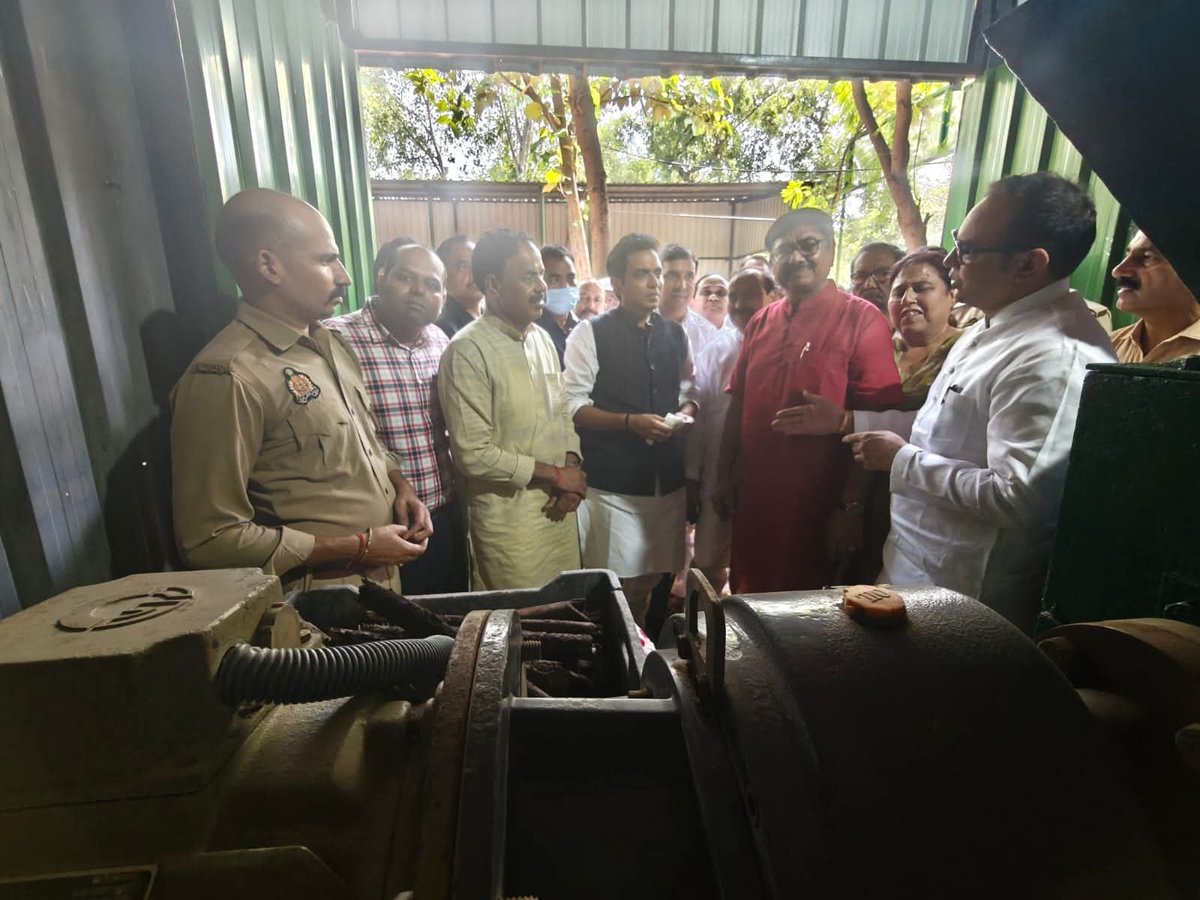 #पर्यावरण_संरक्षण_की_राह_पर_नोएडा_अग्रसर

नोएडा सेक्टर-34 में माननीय विधायक श्री <a href="/PankajSinghBJP/">Pankaj Singh</a> जी के कर-कमलों द्वारा ‘हॉर्टिकल्चर एंड ड्राय मैनेजमेंट प्लांट’ का शुभारंभ में उपस्थित हुआ।इस अवसर पर जिले के पदाधिकारीगण एवं फोनरवा अध्यक्ष श्री योगेंद्र शर्मा जी की भी उपस्थिति रही।