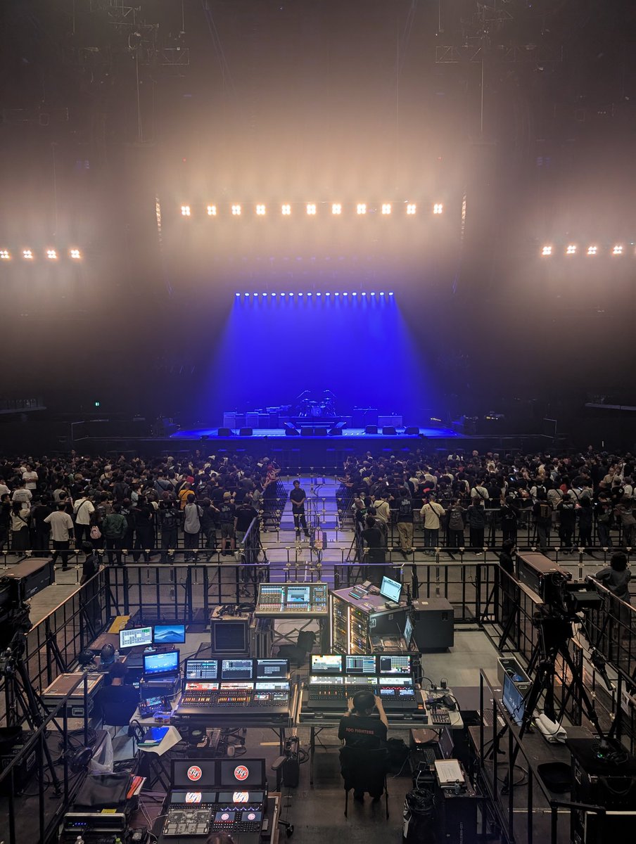 CalpicosourSp's tweet photo. 10月10日
ジーライオンアリーナ神戸
Foo Fighters  17年ぶり来日公演

人生で初めてプロのロックバンドのライブに行ってきました
叫び散らかしました
もう思い残す事は無い…

 #FooFighters   
 #Live
 #楽しかった https://t.co/LhF2Dc9yxA